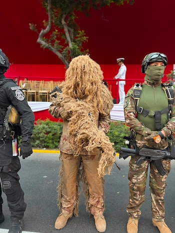 Diversos escuadrones se alistan para el inicio del Desfile y Parada Militar 2026 en la av. Brasil. Infobae Perú
