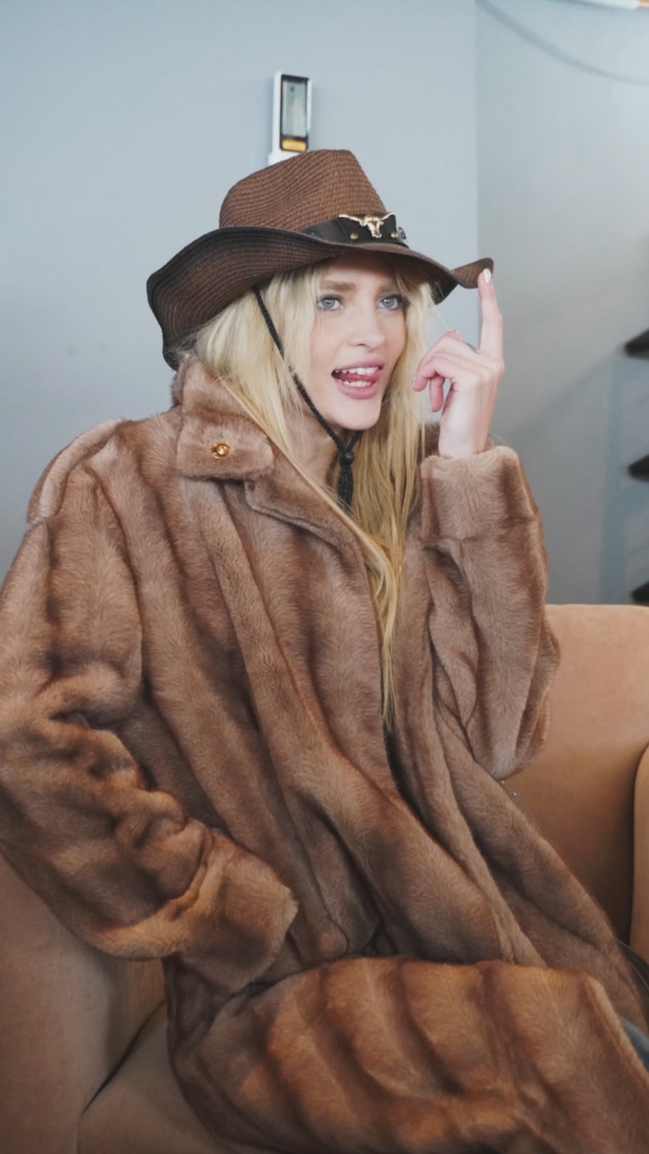 Marta Fort con look cowboy en Mendoza
