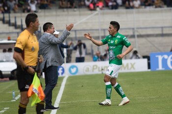 Ambriz felicita a Ángel Mena,