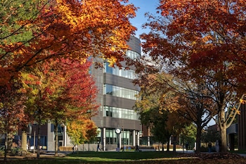 La Universidad George Mason emitió