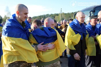 Prisioneros de guerra ucranianos reaccionan