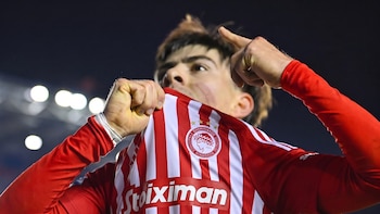 Armando ‘Hormiga’ González revela peculiar petición para su dorsal con el Olympiacos