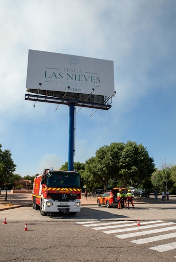 Incendio de la Academia a la altura de la urbanización Las Nieves de Nambroca. (Europa Press)