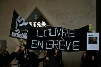 Unos 300 trabajadores del Louvre