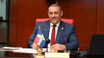 La bancada de Fuerza del Pueblo rechazó los convenios al señalar que ya se han autorizado USD 1.400 millones para mitigación climática y al advertir que el pasivo acumulado del país supera USD 50 mil millones (Foto cortesía Senado)