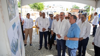 Autoridades presentan una estrategia que busca elevar estándares operativos en servicios urbanos con implementación de centro avanzado y flota renovada, lo que podría marcar diferencias en la experiencia cotidiana de cientos de personas (Foto cortesía Presidencia de República Dominicana)