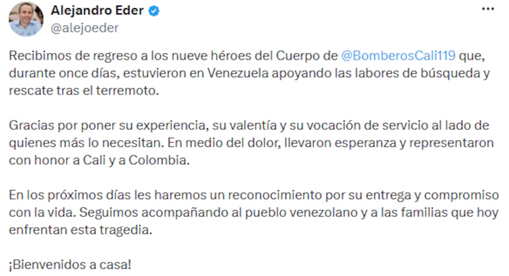 El alcalde Alejandro Eder destacó la labor de los bomberos caleños y anunció un reconocimiento por su participación en la misión humanitaria. - crédito @alejoeder/X