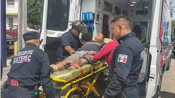 Hombre discapacitado es arrojado a