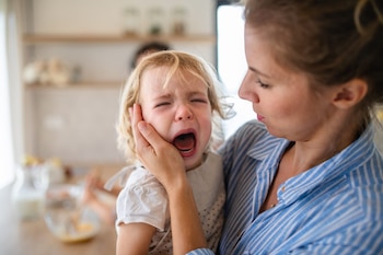 Las rabietas son una conducta habitual entre los niños de dos y tres años de edad. (Infobae)