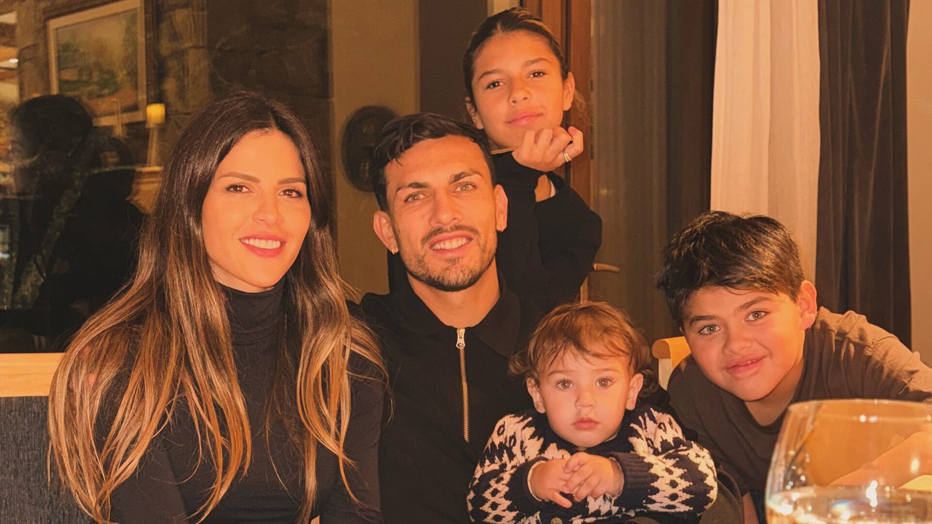Leandro Paredes visitó Bariloche en un viaje familiar tras permiso de Boca Juniors