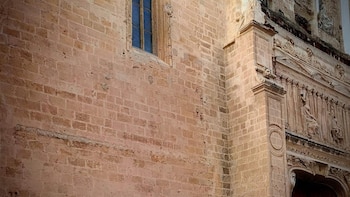 El Obispado ultima un proyecto para retirar la inscripción de Primo de Rivera de la Catedral