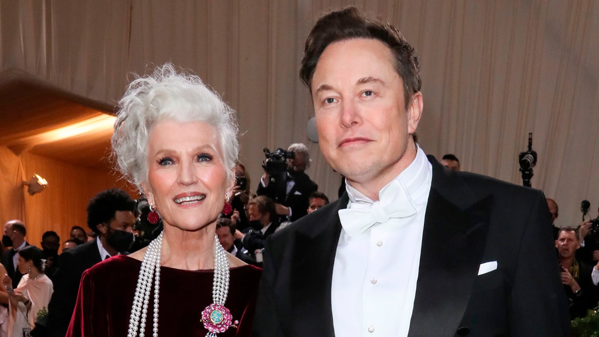 Maye Musk aconsejó a su hijo Elon Musk enfocarse en un solo sector tras la venta de PayPal. (Features/Shutterstock /The Grosby Group)