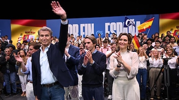 Ayuso vuelve a arremeter contra el voto por correo en el acto inaugural de la precampaña del PP: afirma que teme “trampas” porque en 2023 hubo gente que no recibió papeletas