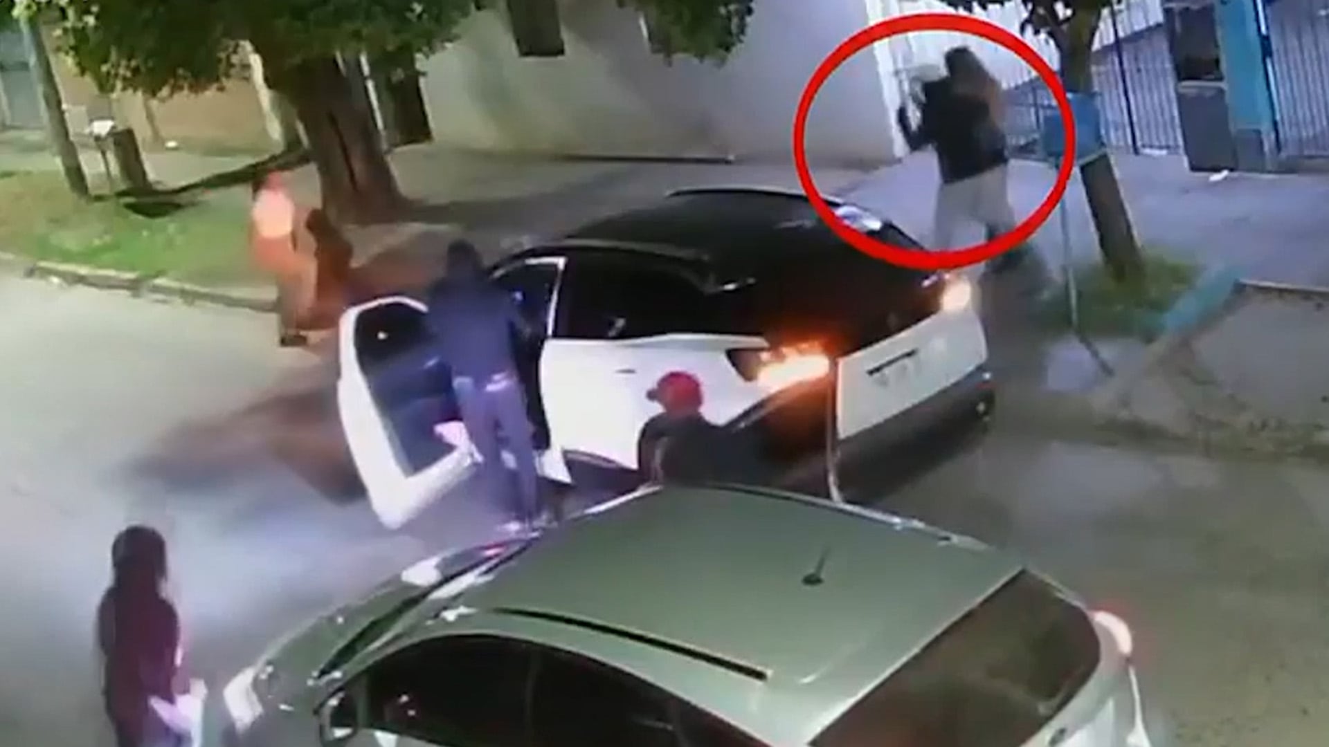 Delincuentes armados emboscaron a dos amigas en Moreno para robarles su vehículo, mostrando la creciente inseguridad en la zona.