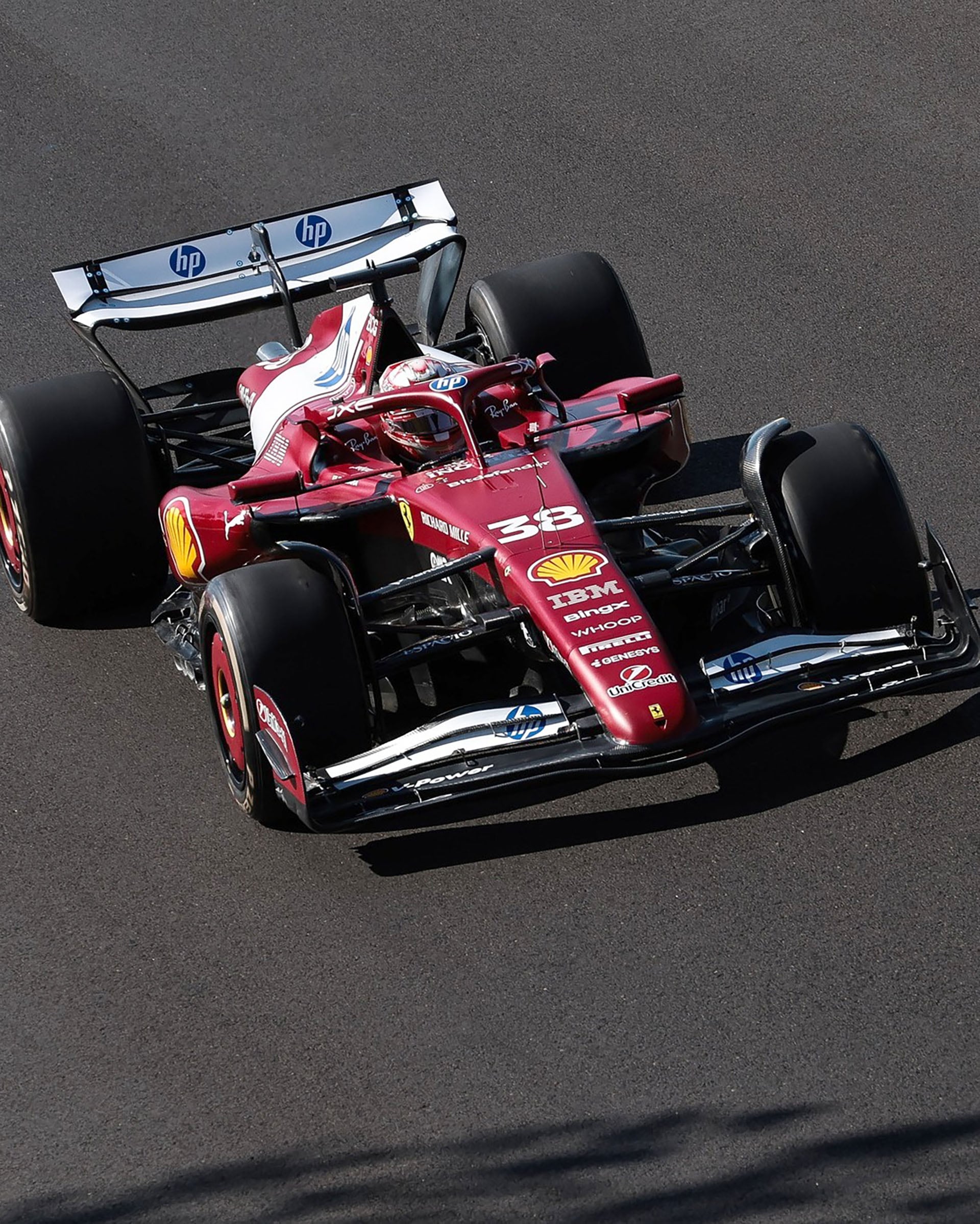 Cámara probando una Ferrari de F1 (@formula2)