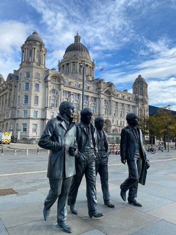 Las estatuas de bronce de