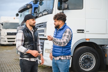 El informe señala que la logística no solo mantiene su dinamismo estacional vinculado a la primavera y la actividad turística, sino que consolida un impulso constante en la contratación de profesionales del sector (Foto: Shutterstock)