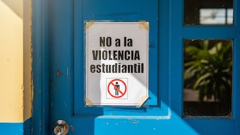 Detención provisional para dos adolescentes por tentativa de homicidio dentro de un plantel educativo en Panamá