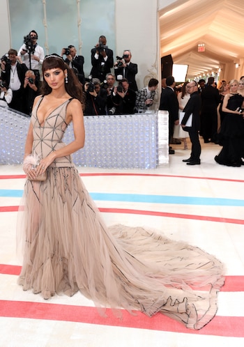 Emily Ratajkowski deslumbra en la