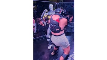 Robot vs influencer