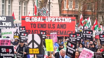 Miles de manifestantes piden en