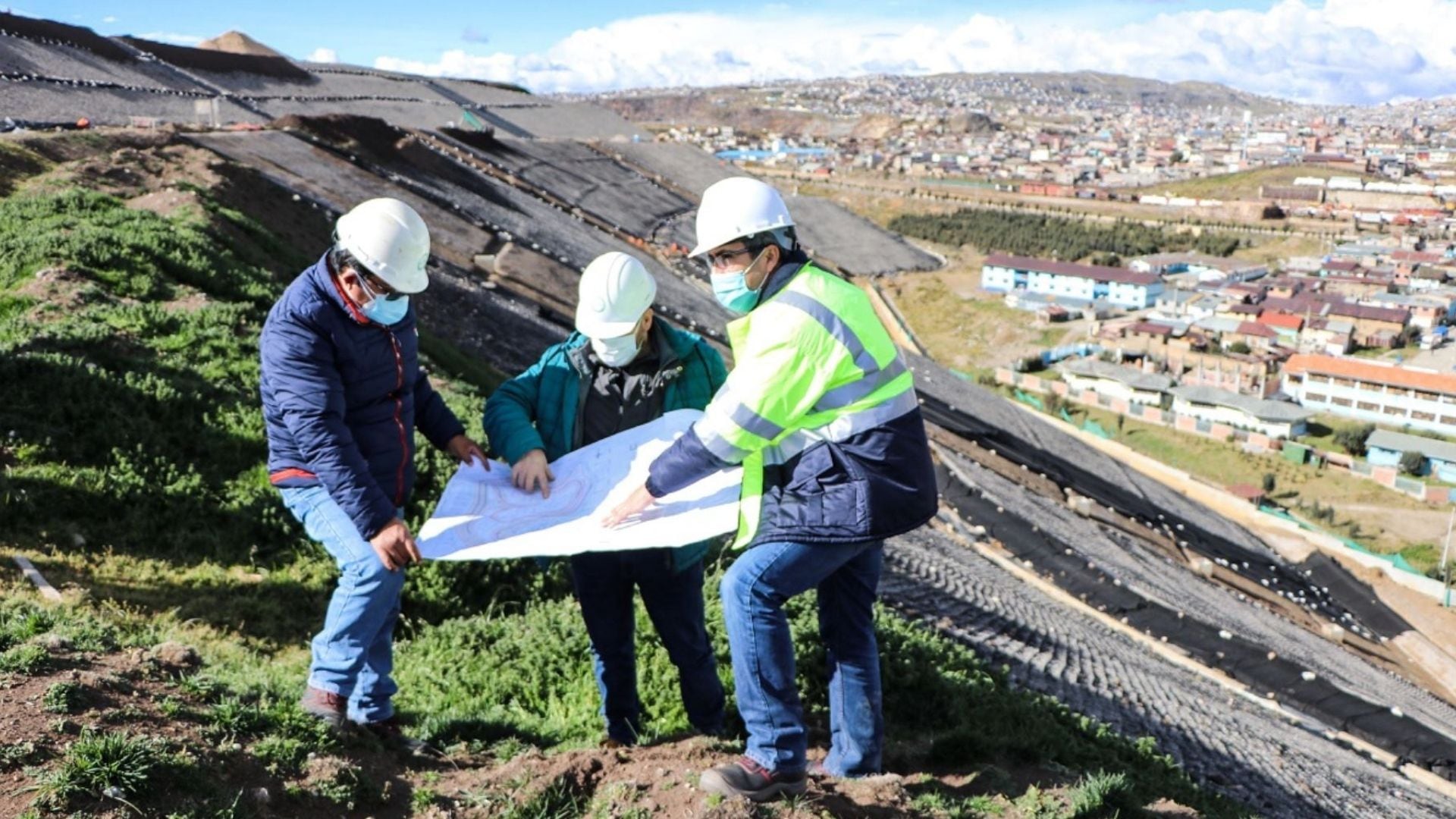 La exploración minera incorpora mano de obra local como estrategia clave para reducir costos y agilizar operaciones.