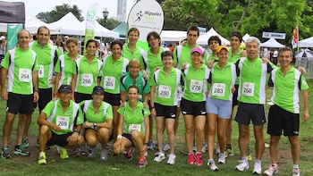 Alejandro Andersson junto al grupo