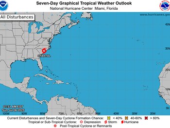 La depresión tropical Chantal mantiene