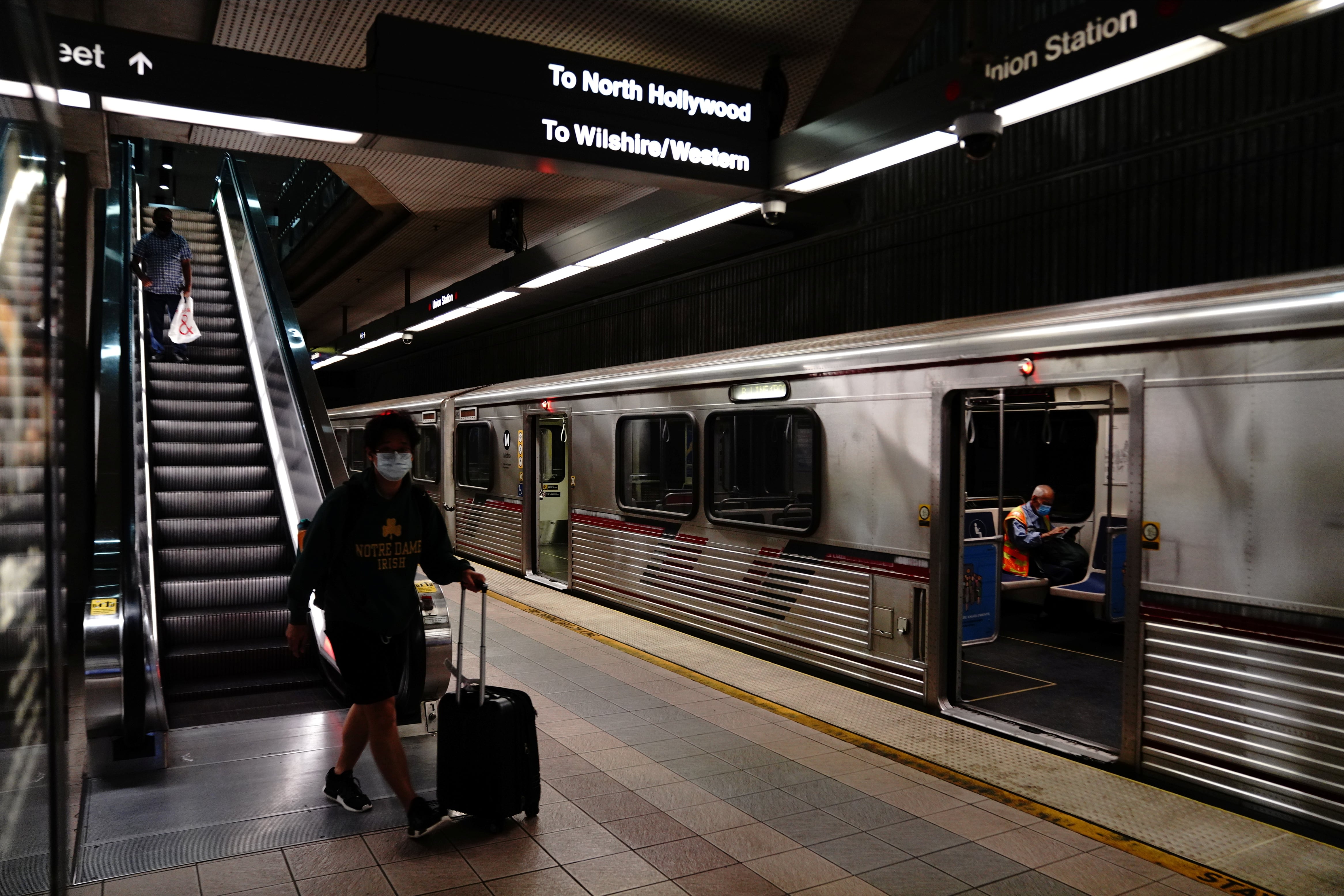 Metro anunció salas sensoriales, Waymap y estaciones de hidratación para el Mundial de la FIFA 2026 en Los Ángeles (REUTERS/Bing Guan)