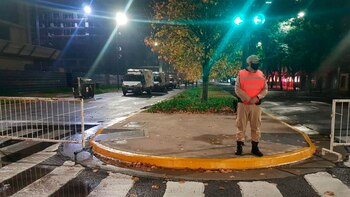 Los prefectos controlando el lugar