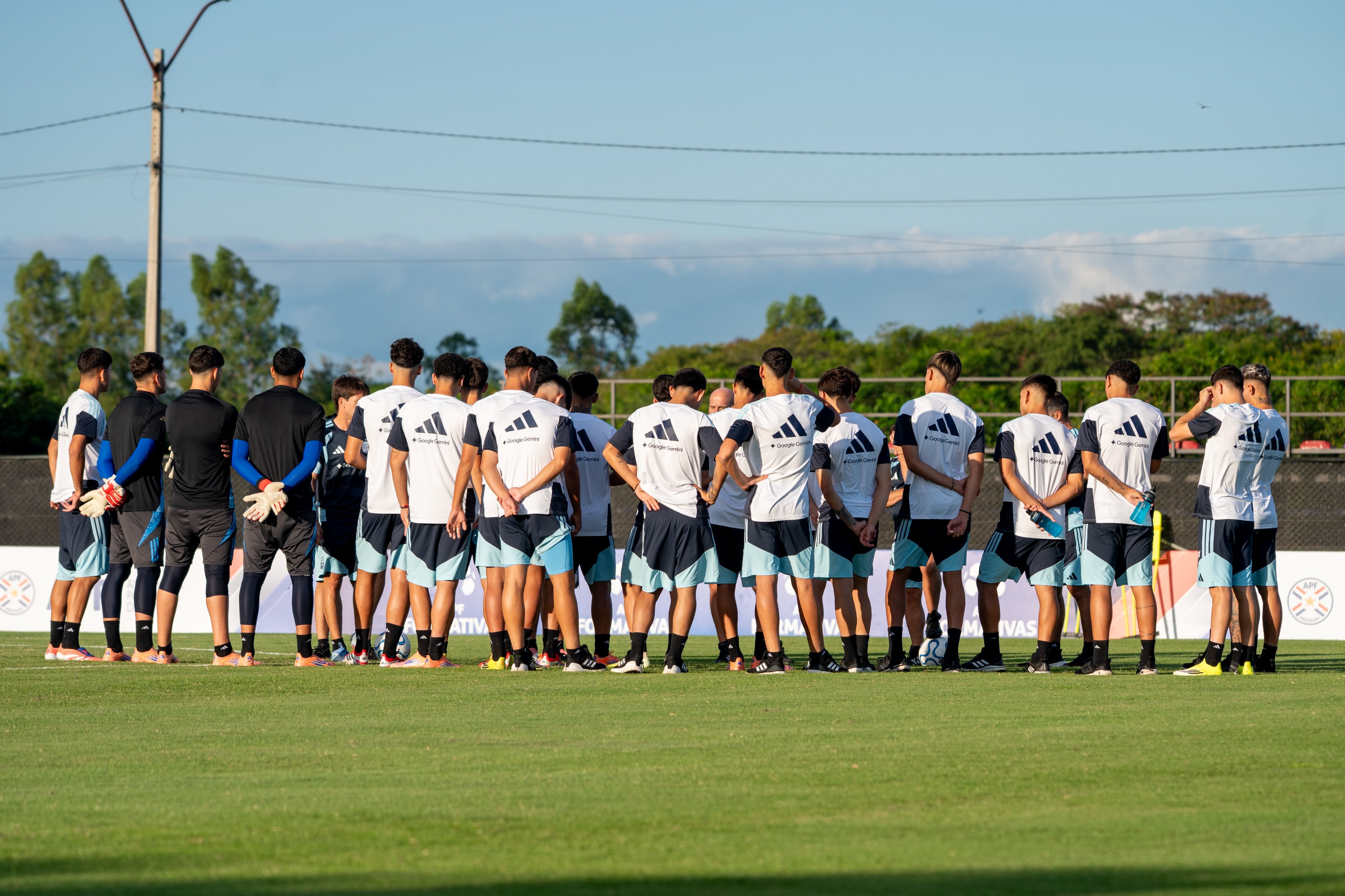 A seleção sub-17 da Argentina no último treino antes da partida contra o Brasil (@Argentina)