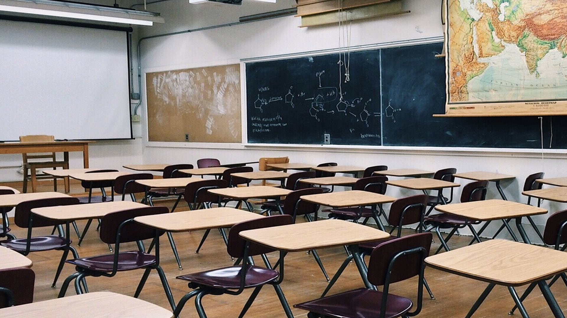Un estudio sobre inversión por alumno y matemática indica que Argentina destina alrededor de 40.000 dólares por estudiante y obtiene resultados inferiores a otros países con gasto similar