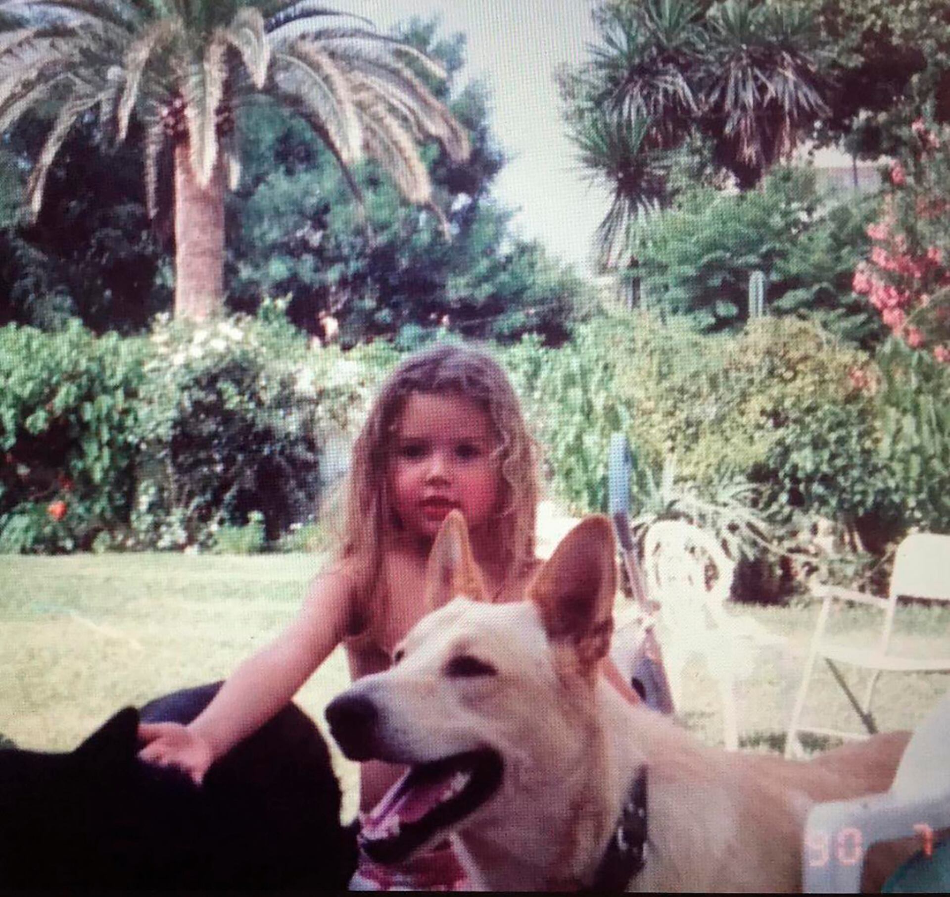 Chloe Bello en Marbella, junto a sus primeros amigos de cuatro patas