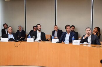 De izquierda a derecha, Marcos