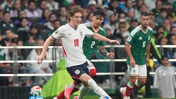 Anthony Gordon asume que fue "solo una broma" el comentario que le hizo Javier Aguirre