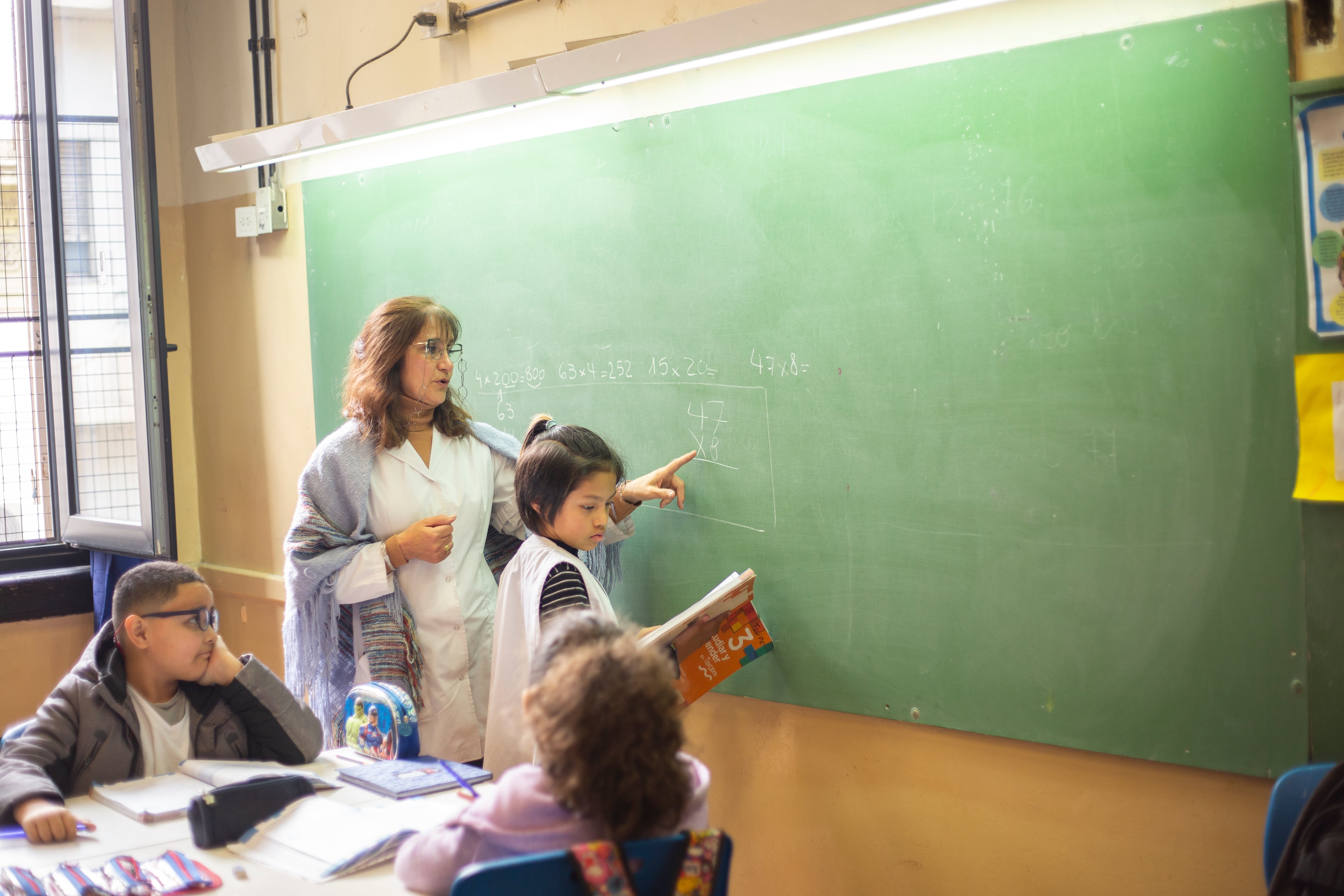 La nueva plataforma de la Defensoría del Pueblo de CABA reúne 264 preguntas frecuentes y más de 2.000 respuestas sobre vacantes, inclusión, reclamos y vida escolar.