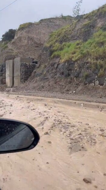 Lluvia provoca deslave en calles