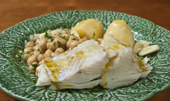 Meia desfeita de bacalhau