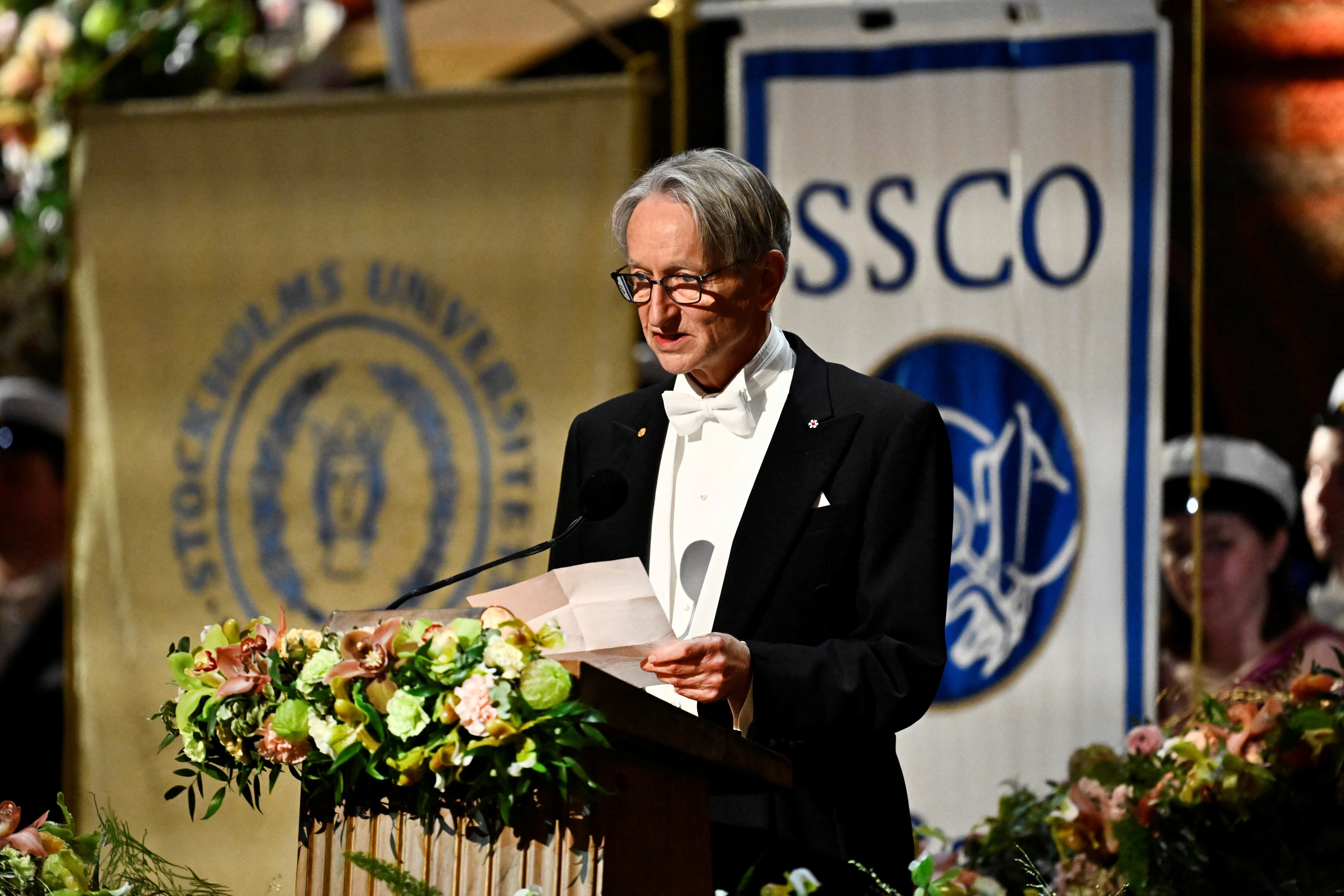 Geoffrey Hinton, ganador del Nobel de Física y pionero del aprendizaje profundo, advirtió que la inteligencia artificial podría volverse incontrolable si no se priorizan medidas de seguridad y regulación global - Christine Olsson/TT News Agency/via REUTERS