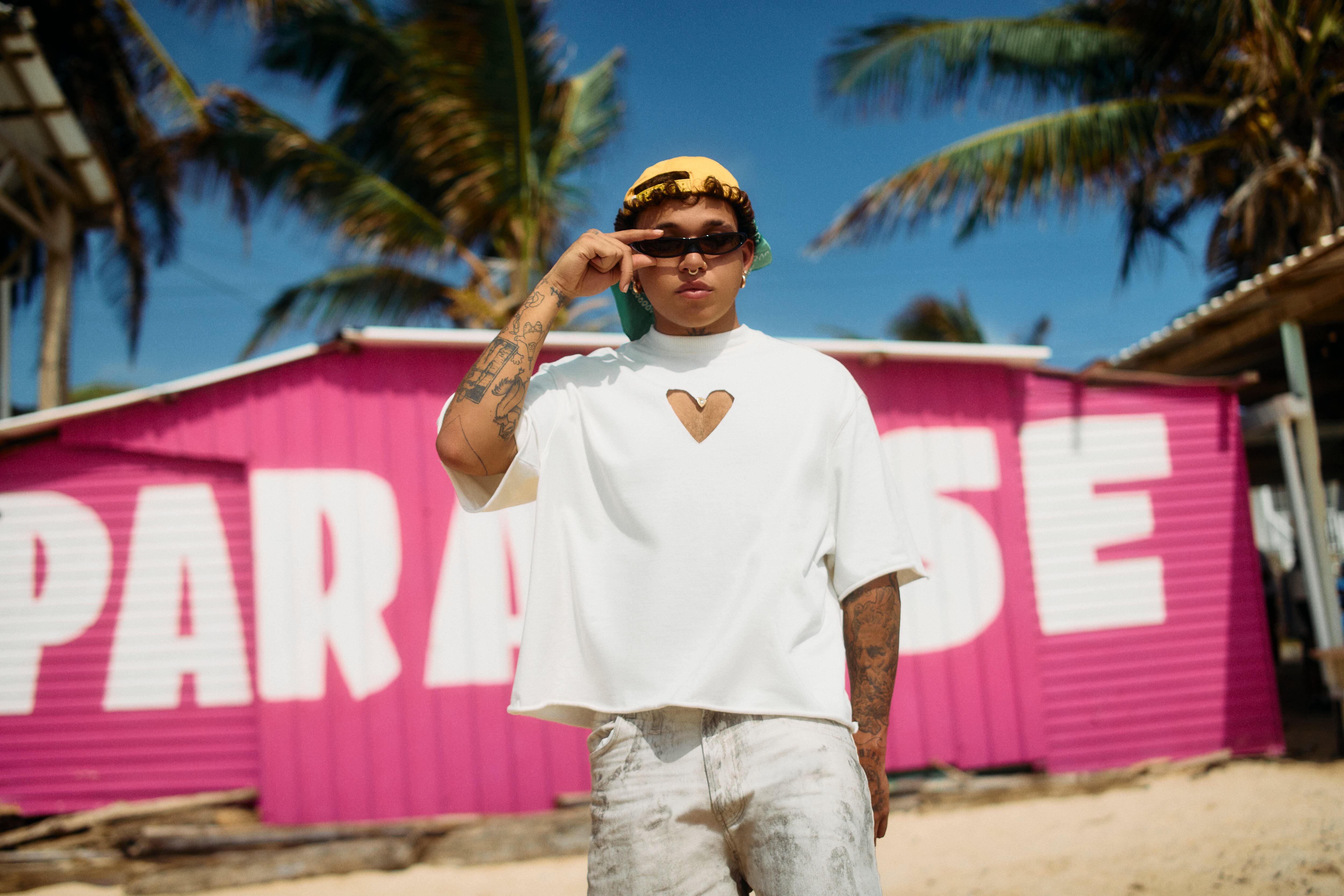 La fotografía desató comentarios en contra del cantante y le advirtieron a Sara sobre los examores de Beéle - crédito @beele/ Instagram