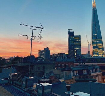 Rodeada de parques y jardines