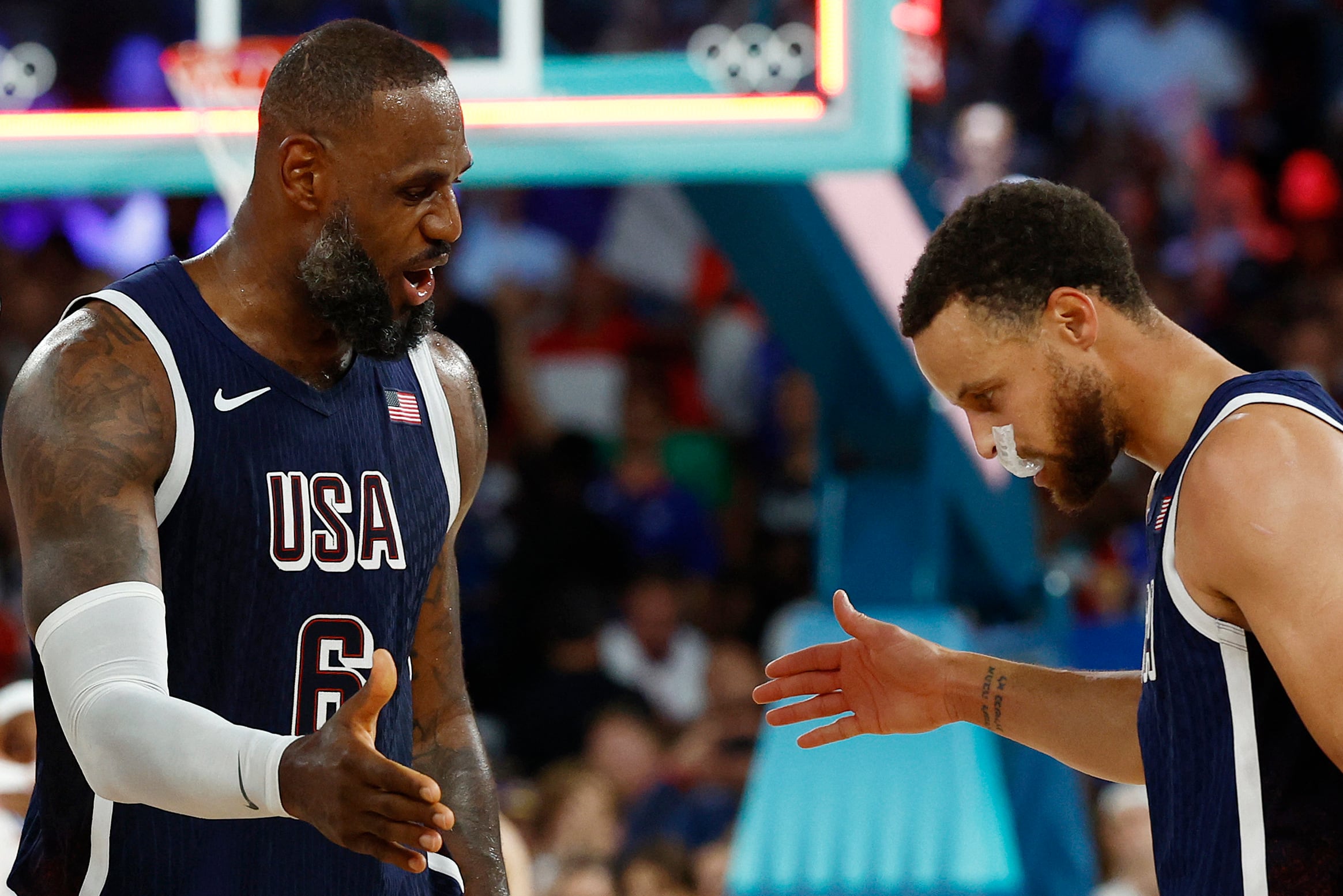 Stephen Curry afirmó que el cierre del torneo salió del instinto, la memoria muscular y la fluidez colectiva, tras una secuencia final con LeBron James (REUTERS/Evelyn Hockstein)