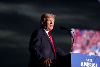 Imagen de archivo del expresidente Donald Trump hablando ante sus partidarios durante el mitin Save America Rally en Sarasota Fairgrounds en Sarasota, Florida, Estados Unidos. 3 de julio, 2021. REUTERS/Octavio Jones/Archivo