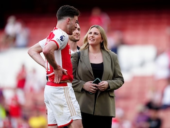 Lauren Fryer, novia de Declan Rice, jugador del Arsenal, tras el partido de la Premier League en el Emirates Stadium de Londres. Fecha de la fotografía: domingo 19 de mayo de 2024. (GROSBY GROUP).