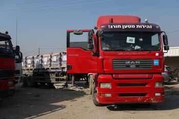 Un camión con ayuda humanitaria