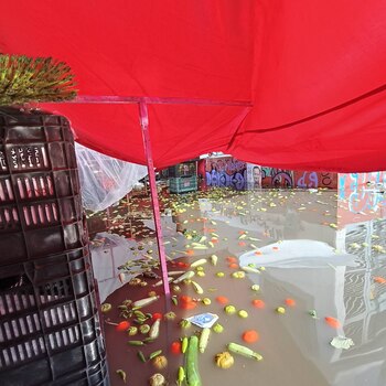 Comerciantes del tianguis de Tulyehualco,