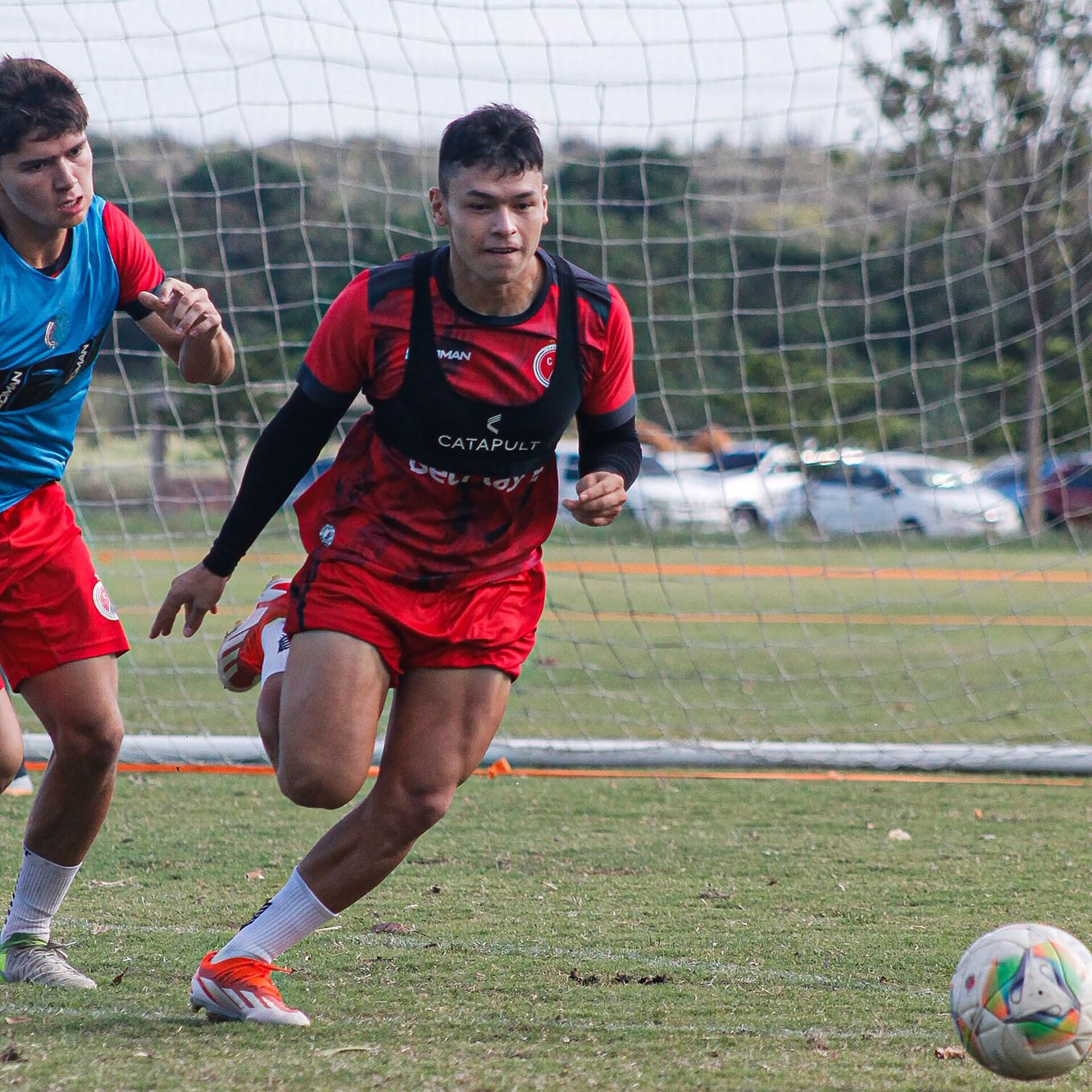 El futuro de Oswaldo Valencia estaría lejos de River (@oswaldovalencia)