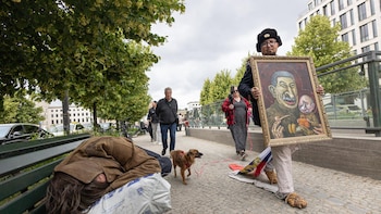 Polonia investiga la muerte en un tiroteo de un caricaturista y activista crítico con Putin
