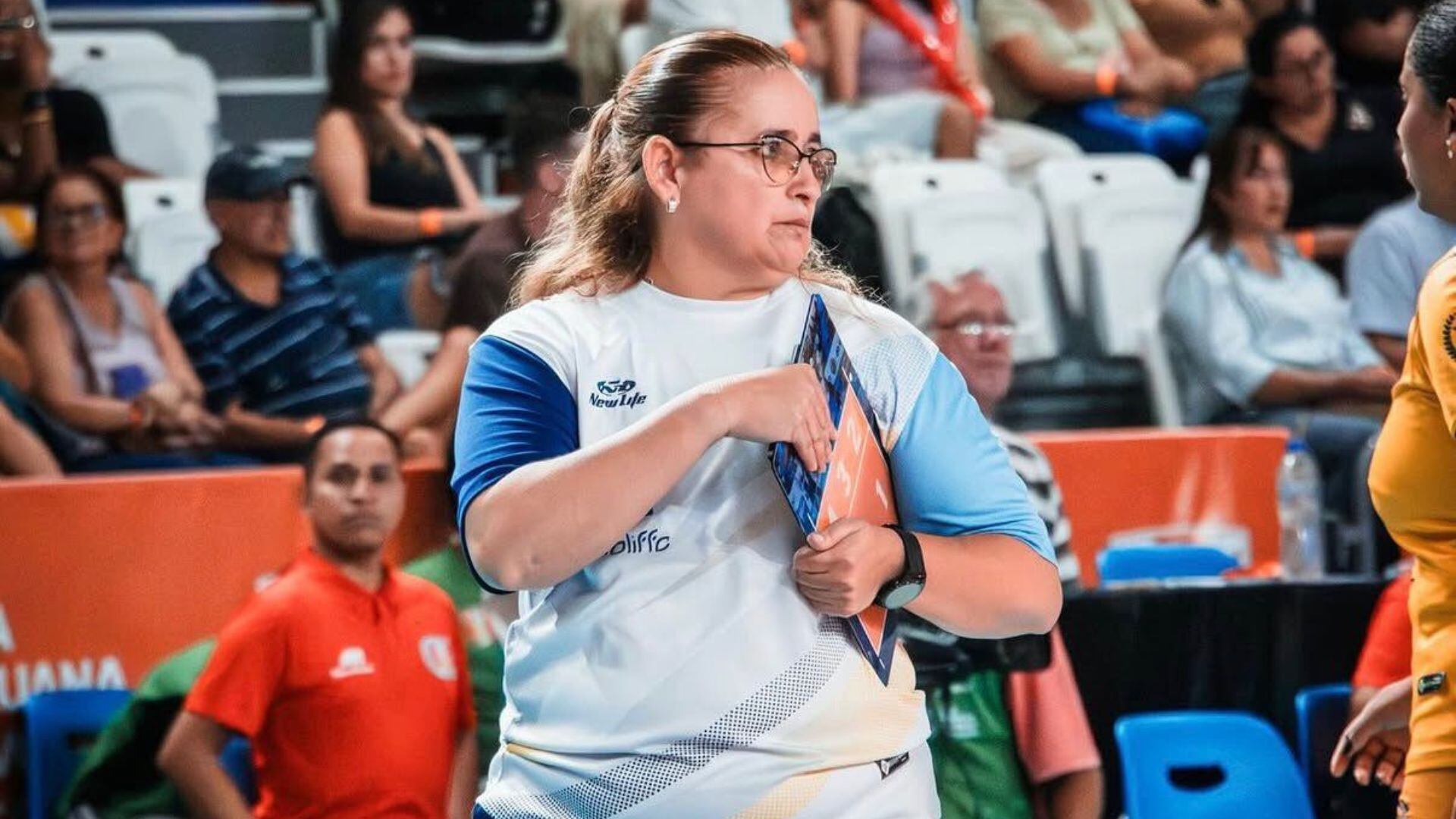 Lorena Góngora defiende a las voleibolistas peruanas, pero cuestiona a los entrenadores por su falta de iniciativa para aprender.