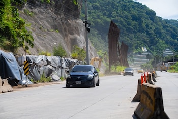 Las autoridades programaron la restricción en domingo para reducir el impacto sobre el tránsito entre San Salvador y el occidente del país. (Foto cortesía Ministerio de Obras Públicas)